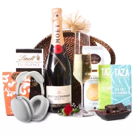 Apple AirPods Max and Moet Gift Set